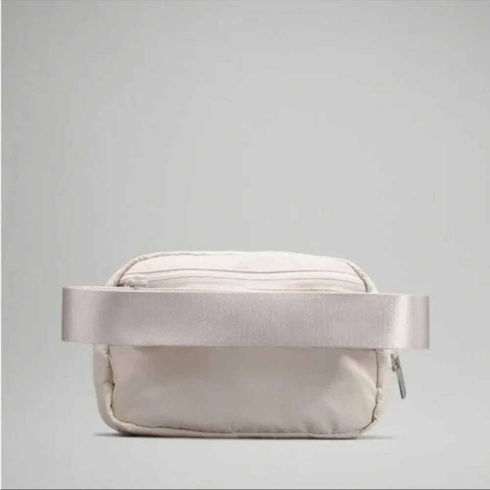 NWT LULULEMON EVERYWHERE BELT BAG WHITE OPAL - Picture 6 of 8